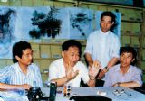 1988年齐建民（左一）在何镜涵老师工作室听课